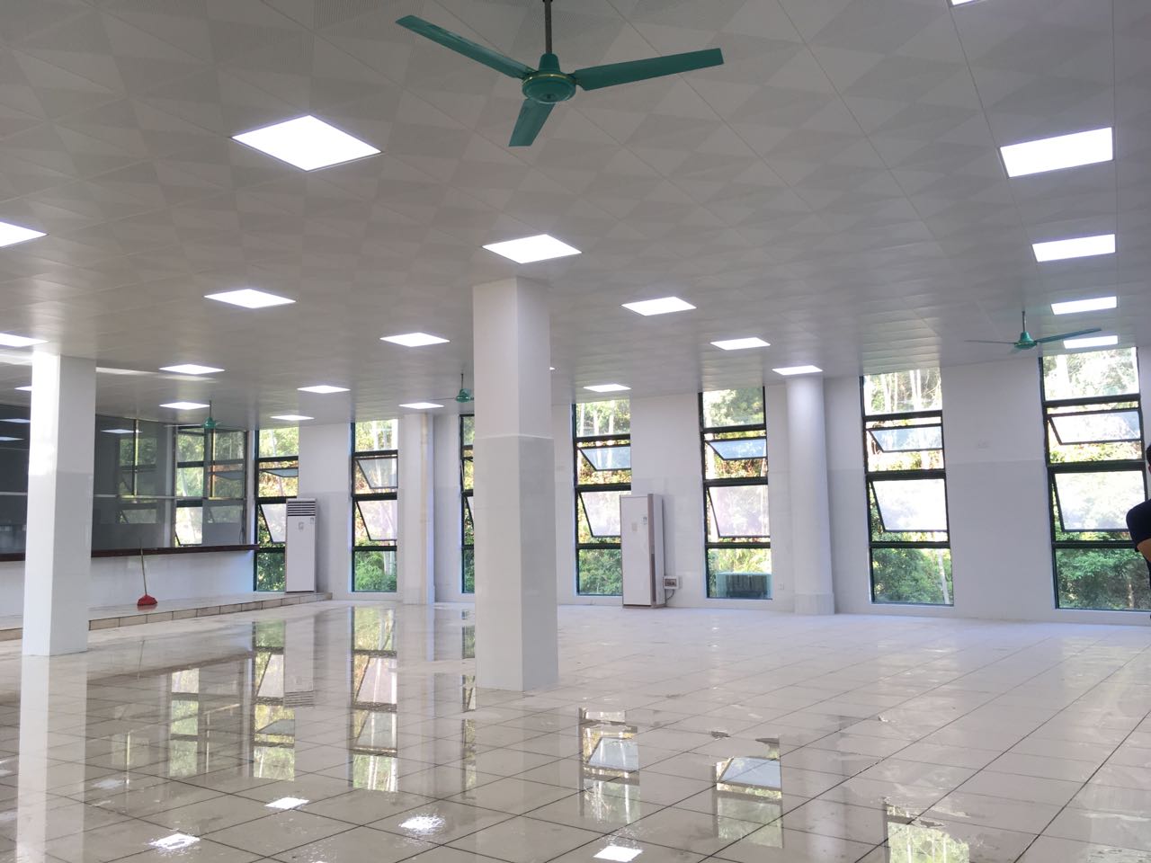 如何给网站部分链接设置绝对地址？